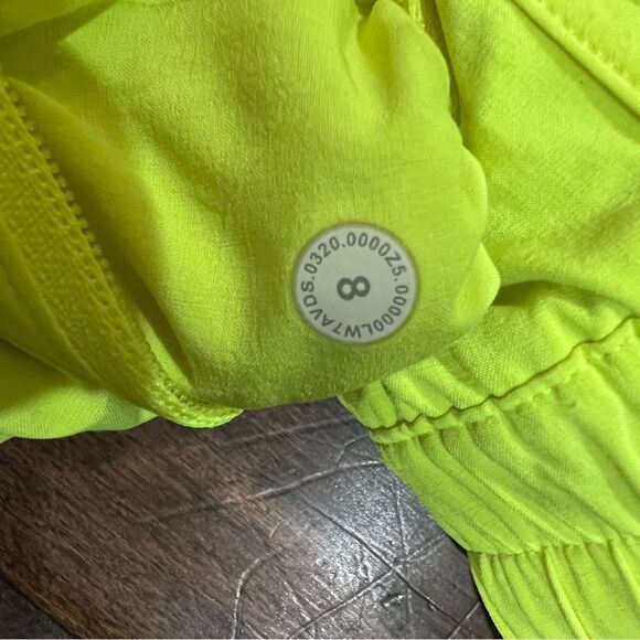 Lululemon shorts size 8 - Picture 4 of 5